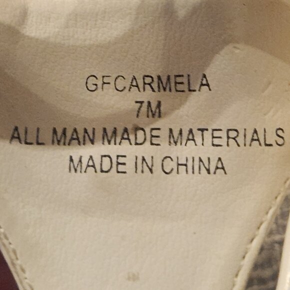 Ladies size 7 Guess slippers - Picture 3 of 6